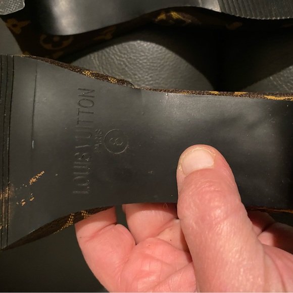 Luis Vuitton monogram slides size 8 - Picture 3 of 9